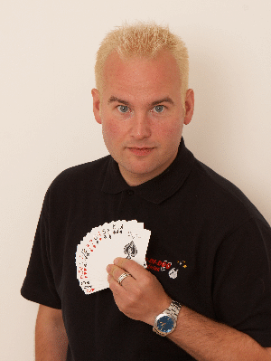 Amazing Close Up Magic Right in Front of Your Eyes